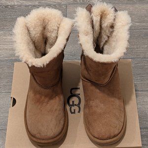 UGG  BaileyBow II Boots SZ US 6